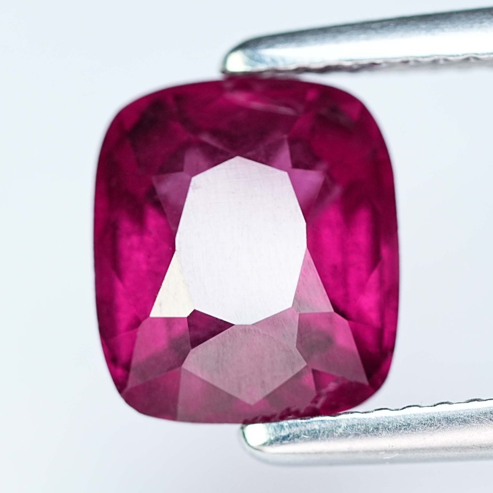 No Reserve Price Purple, Red Rhodolite, Garnet - 4.24 ct - International Colored Gemstone Association (ICA GemLab) - Fine Garnet #2.1