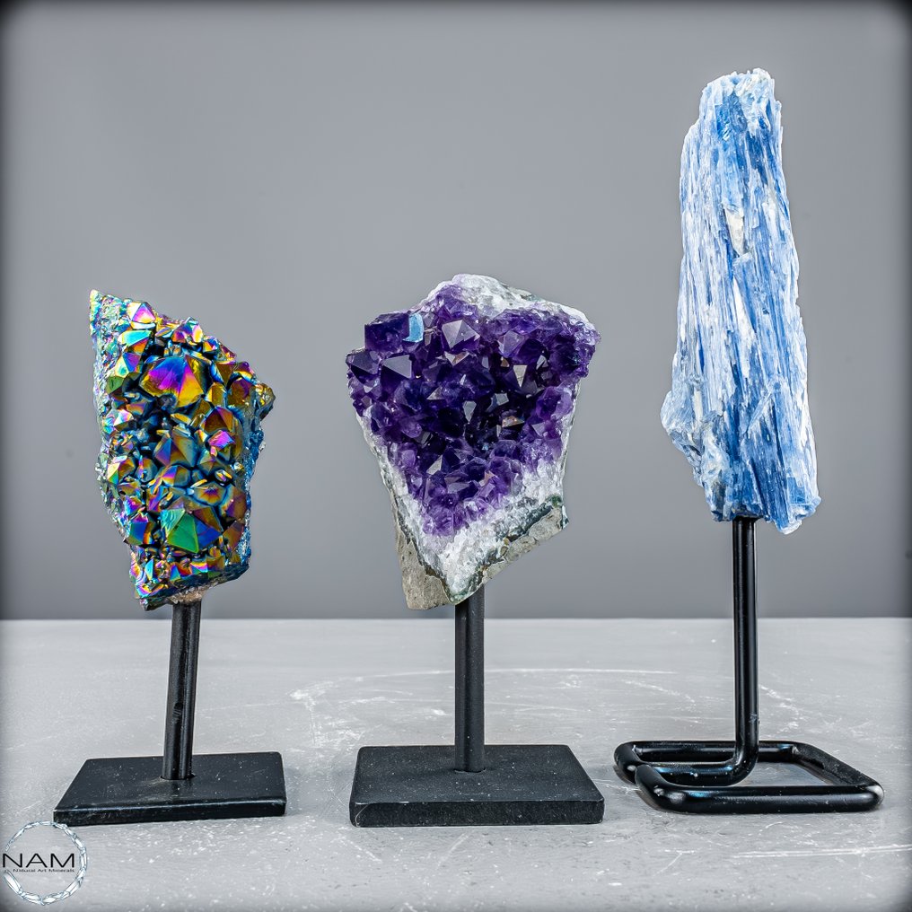 Aura-Druse, Amethyst-Druse και Kyanit – τρία μοναδικά ορυκτά σε κομψούς μεταλλικούς βάσεις Σετ- 702.16 g - (3) #1.0