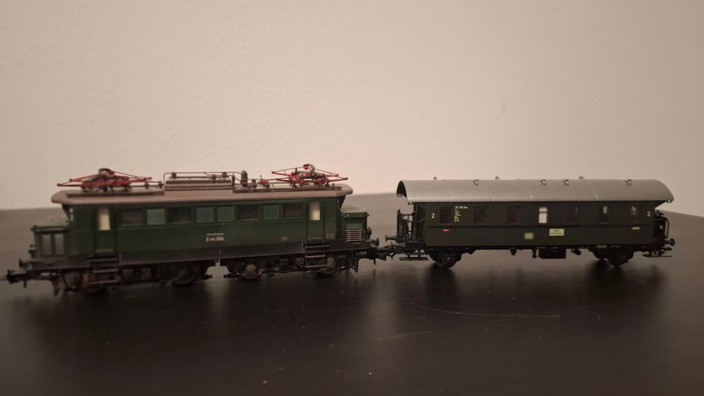 Roco, Märklin/Hamo H0 - 52545 - Modeleltog (2) - E44 med en passagervogn - DB #1.0