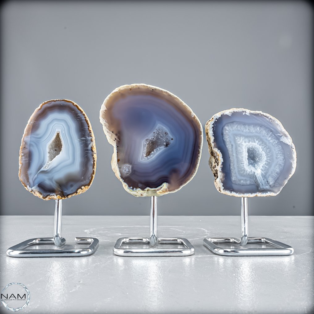 Ρήγματα της Γης – Υπέρολο σετ από τρεις αχάτης Drusen σε εκλεπτυσμένα βάθρα Τέχνη της φύσης σε απόλυτη αρμονία- 1257.88 g - (3) #1.0