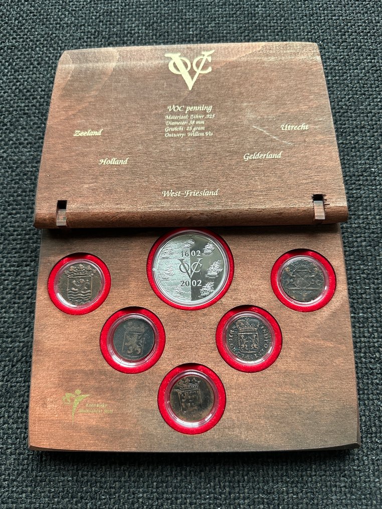 Nederland. Muntset '400 Jaar V.O.C.' gemaakt van scheepshout  (Ingen reservasjonspris) #1.0