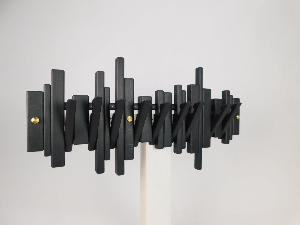 Wilk Brothers Furniture - Sebastian Wilk - Κρεμάστρα παλτό - Type3 70 Μαύρο - Ορείχαλκος, epoxy, Οξιά, Χάλυβας - Κρεμάστρα παπουτσιών πιάνο #3.2
