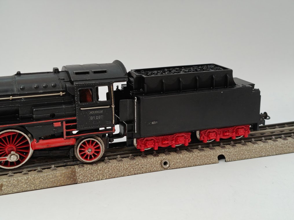 Märklin H0 - F 800 - 連煤水車的蒸汽火車 (1) - BR 01 - DB #2.1