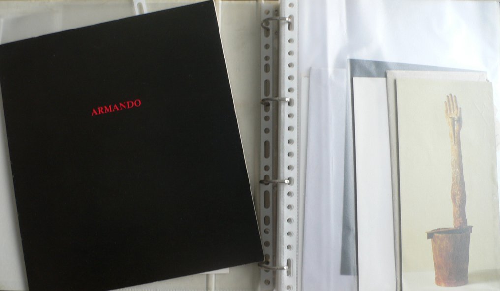Armando - A signed catalogue, an original photograph and a folder with a large number of invitations - 1984 #1.0