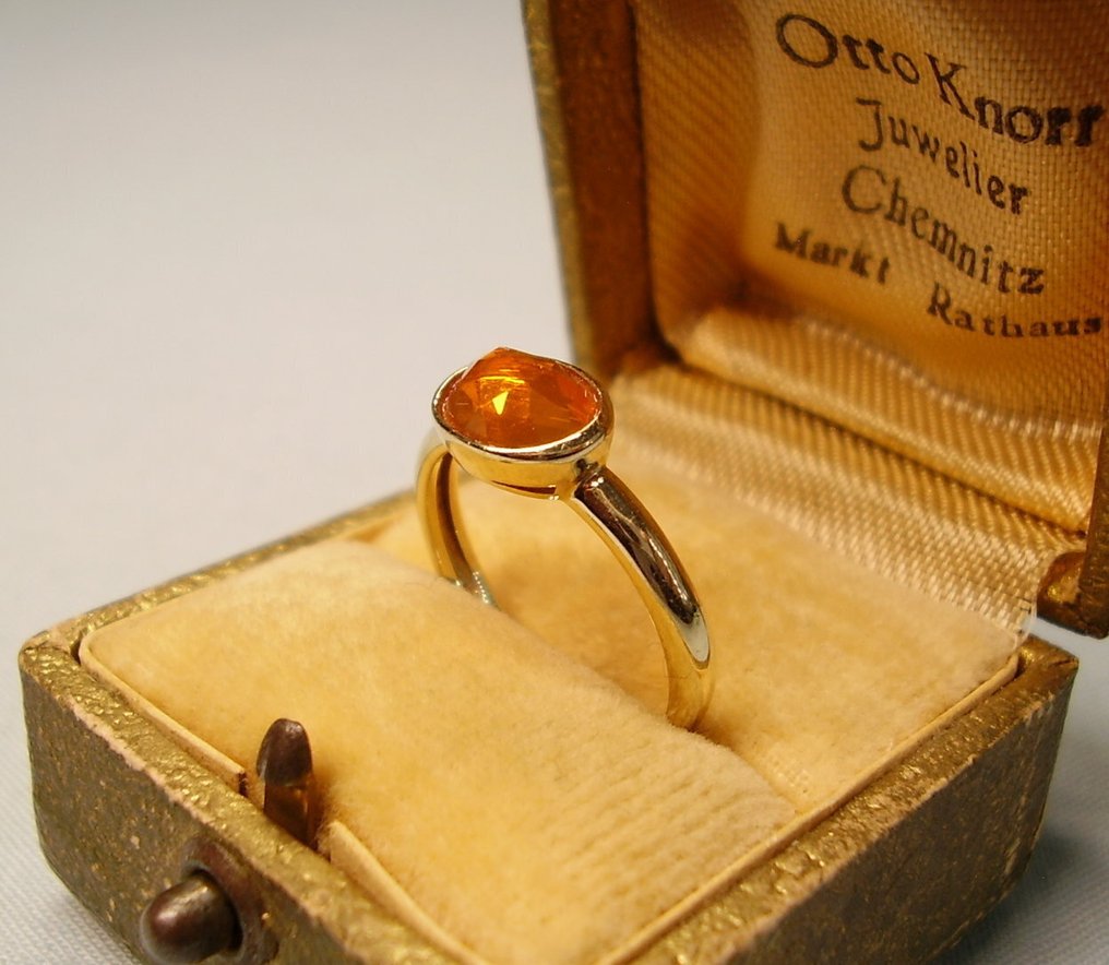 Ingen mindstepris - Other brand - Ring - 9 kt. Gulguld -  1.50ct. tw. Ildopal - Underskrift: Design B.Conrad #1.0