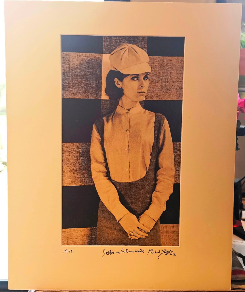 Michael Joseph (1941-) - Autumn fashion shoot, pretty brunette with trendy sixties attire #4.3