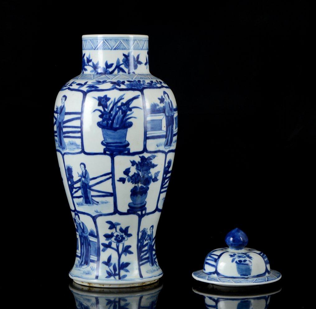 一只大型中国蓝白色‘女士与花卉’花瓶带盖(2)- 无底价 - 瓷 - 中国 - 康熙风格,20世纪 #2.1