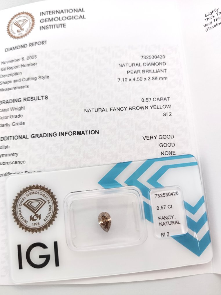 Nincs minimálár - 1 pcs Gyémánt (Természetes színű) - 0.57 ct - Körte - Fancy Barna Sárga - SI2 - Nemzetközi Gemmológiai Intézet (IGI) #3.2