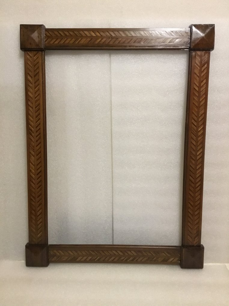 Keret - Diófa - Halcsont mintázatú díszléc #1.0