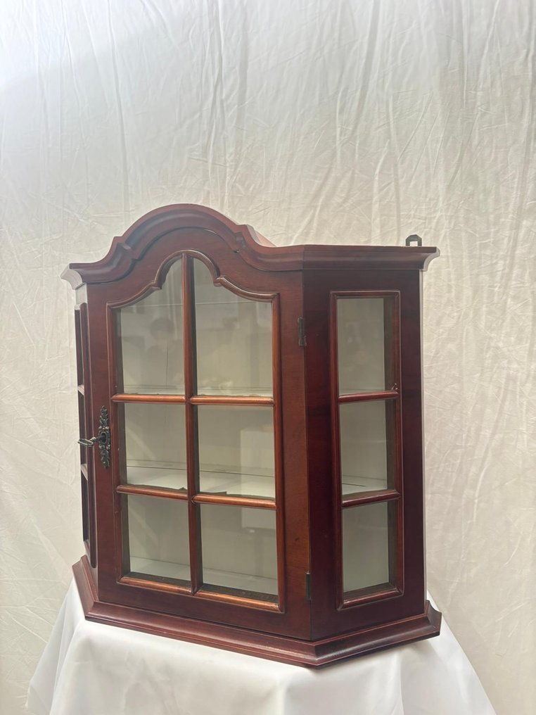 Vitrineskab - Træ #1.0