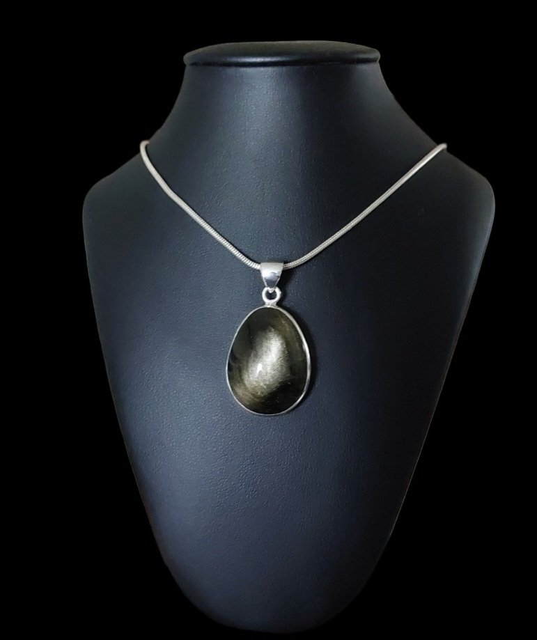 Very luminous golden obsidian. High quality. Untreated natural stone. Set in 925 silver. - Height: 4.2 cm - Width: 2.5 cm- 11 g #1.0