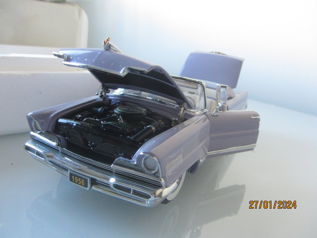 Danbury Mint 1:24 - Model car - Lincoln Premiere Convertible 1956 #1.0