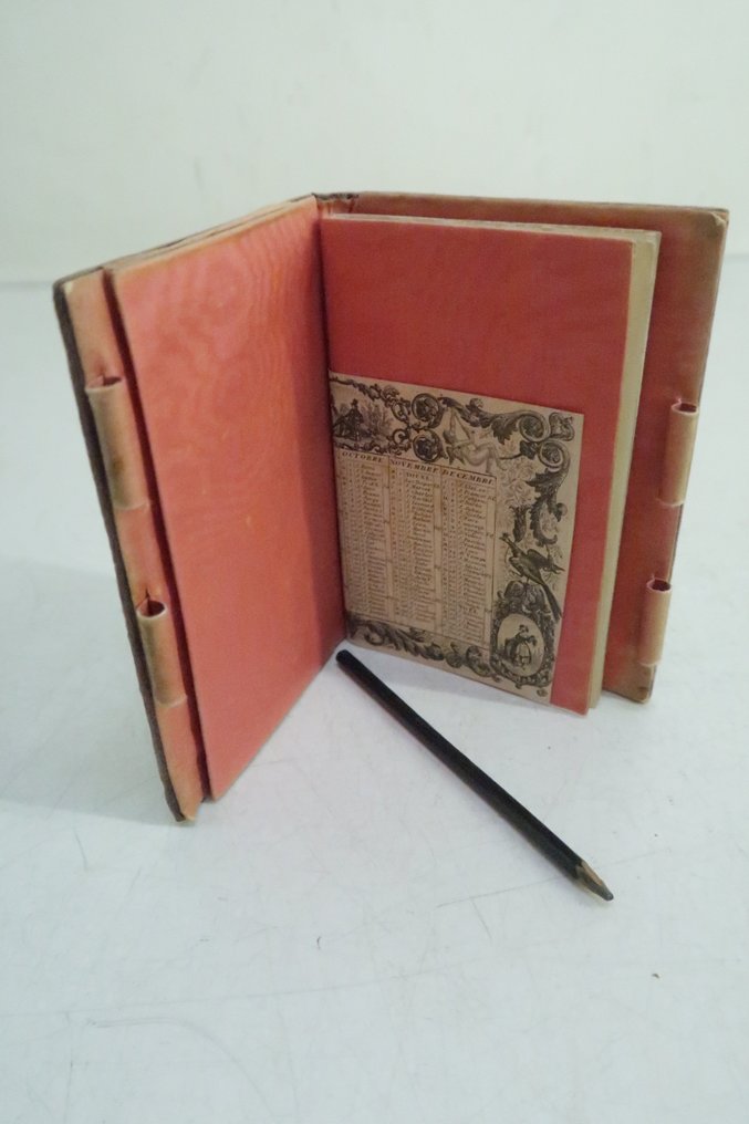 [Carnet de notes] - [reliure romantique en soie, décor brodé ; rangement] - 1842 #1.0