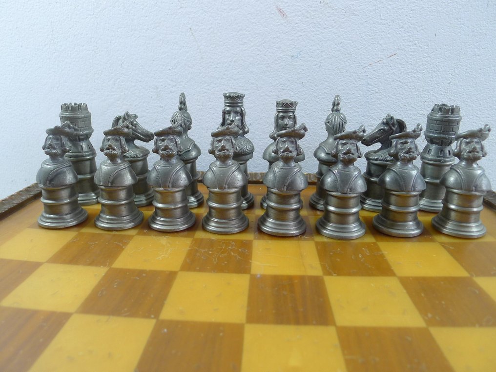 Jeu d'échecs en étain et bronze avec échiquier coffret de rangement King 90 mm - Chess set - tin and gilded bronze #3.2