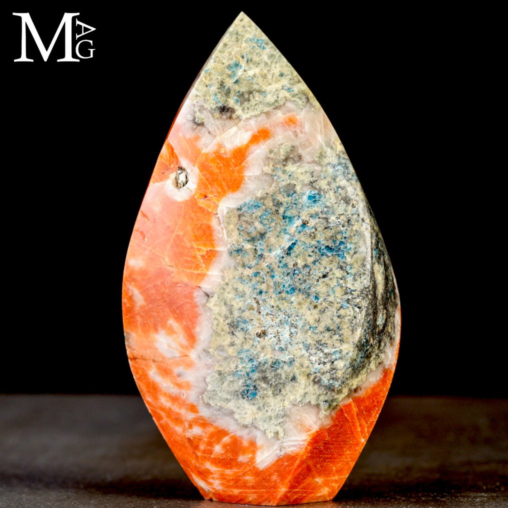 Rare minerals combination: orange calcite, blue apatite, flame. - Height: 130 mm - Width: 70 mm- 540 g #4.3