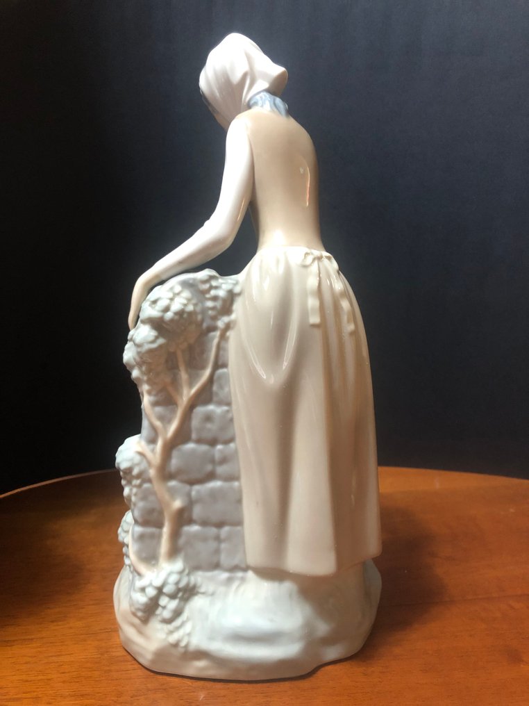 Nao by Lladró - Statuette, Donna alla fontana - 29 cm - Faïence fine #4.3