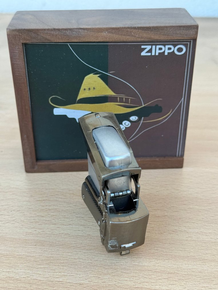 Zippo - ENCENDEDOR ZIPPO COLT  M1911 - 沒有保留價 - 袖珍打火機 - 銅（鍍金/銀質/生綠銹/冷漆）, 黃銅, 鋼（不銹鋼）, 樹脂/聚酯 #3.2
