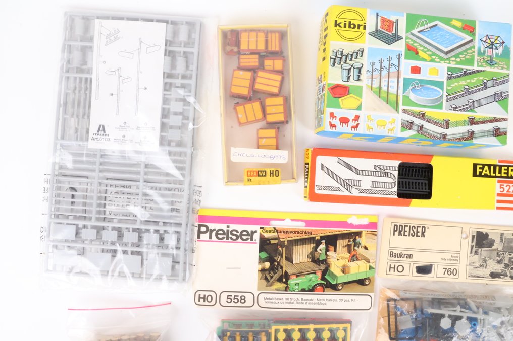 Pola, Kibri, Faller, Preiser H0 - Modeltreinlandschap (18) - Goederenlading/ Scenery accessoires #1.0