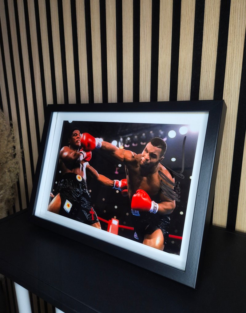 Boxing - Mike Tyson - 2015 - Valokuva  #1.0