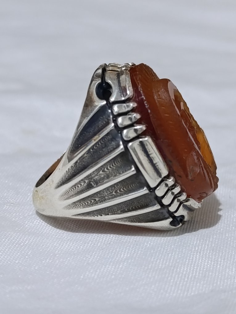 Silver, Agate with carved image attributed to the Muslim caliph - Ring #3.2