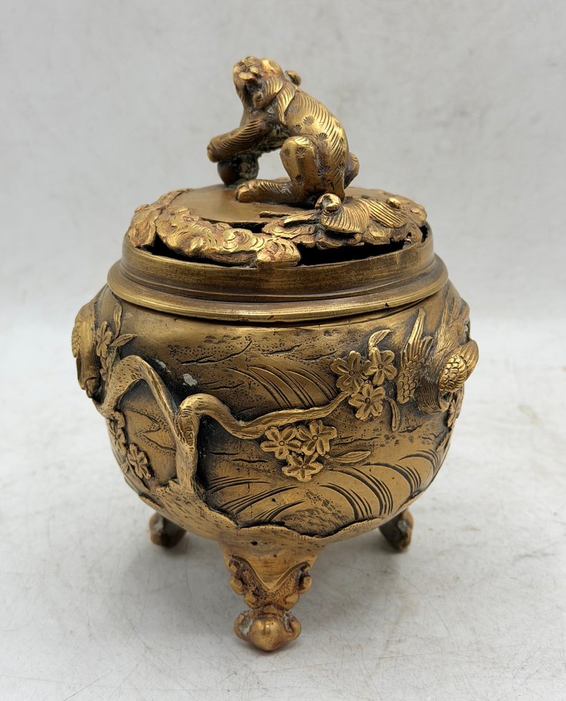 Røkelseskar - Koro - Bronse - Chimera and Bird Relief #3.2