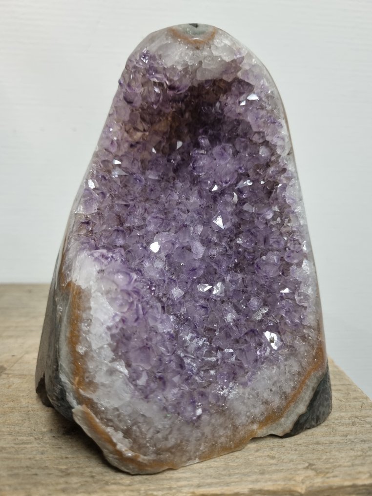 高品质 - 大紫水晶 奢侈品展示架上的集群 - 高度: 127 mm - 宽度: 103 mm- 1100 g #1.0