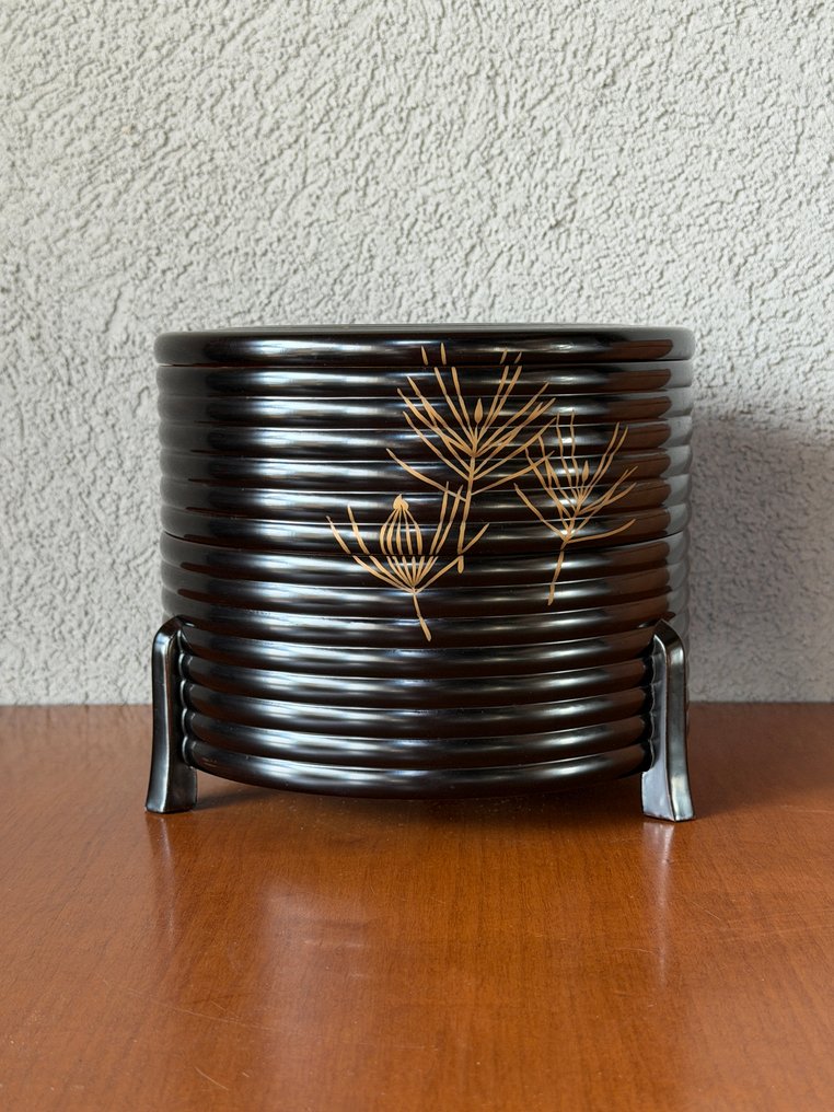 Κουτί - Ξύλο - Βαστάκι δύο επιπέδων με βερνίκι. #2.1