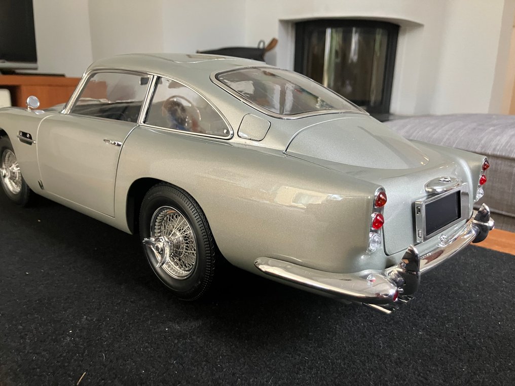 Agora 1:8 - 模型跑车 - Aston Martin DB5 James Bond 007 Agora #3.2