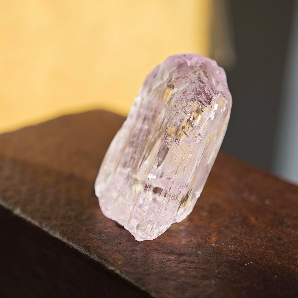 17,13 ct Juwelierqualität vaaleanpunainen läpikuultava Kunzit määrättyyn aikaan. Huippulaatu- 3.43 g #1.0