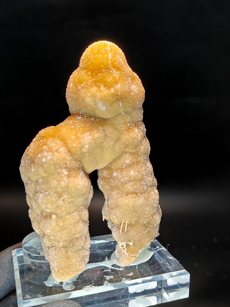 Calcite Crystals on matrix - Height: 12 cm - Width: 8 cm- 400 g #3.2