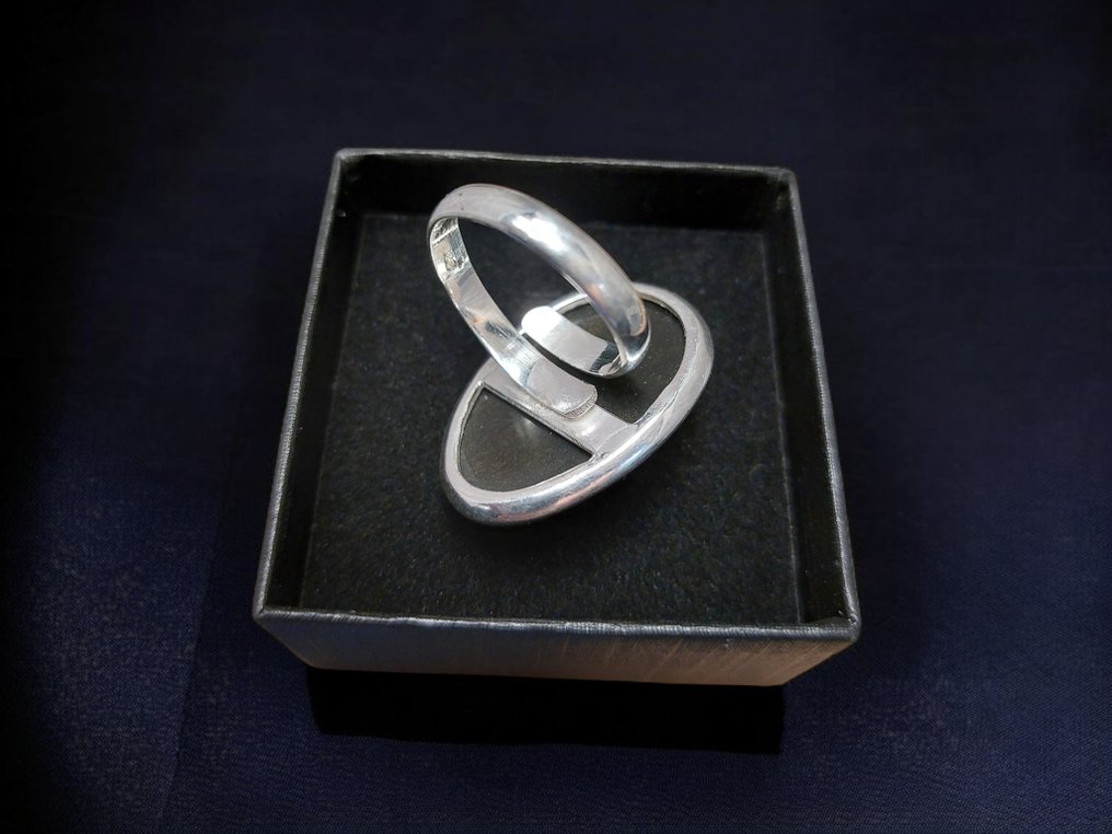 金色黑曜石戒指，尺寸可调。 顶级品质，无瑕疵。镶嵌于925纯银上。 - 高度: 3 cm - 宽度: 2 cm- 11 g #2.1