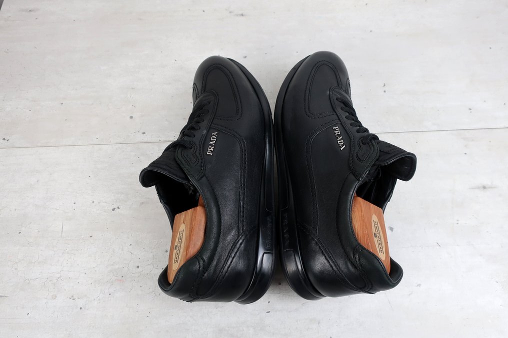 Prada - Black Calfleather Low Top Trainer - Sapatos com atacadores - Tamanho: EU 41.5 #2.1