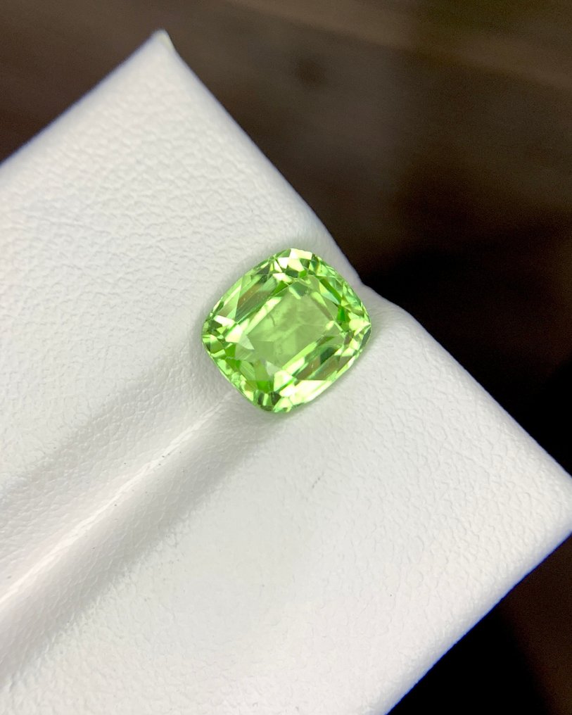 No Reserve Price - 1 pcs Green Peridot - 3.28 ct - Gem Report Antwerp (GRA) - Natural Peridot – 3.28 ct #4.3