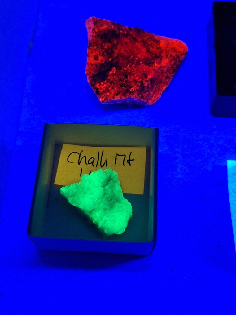 Mixed minerals Fluorescent - Height: 6 cm - Width: 1 cm- 604 g - (32) #1.0