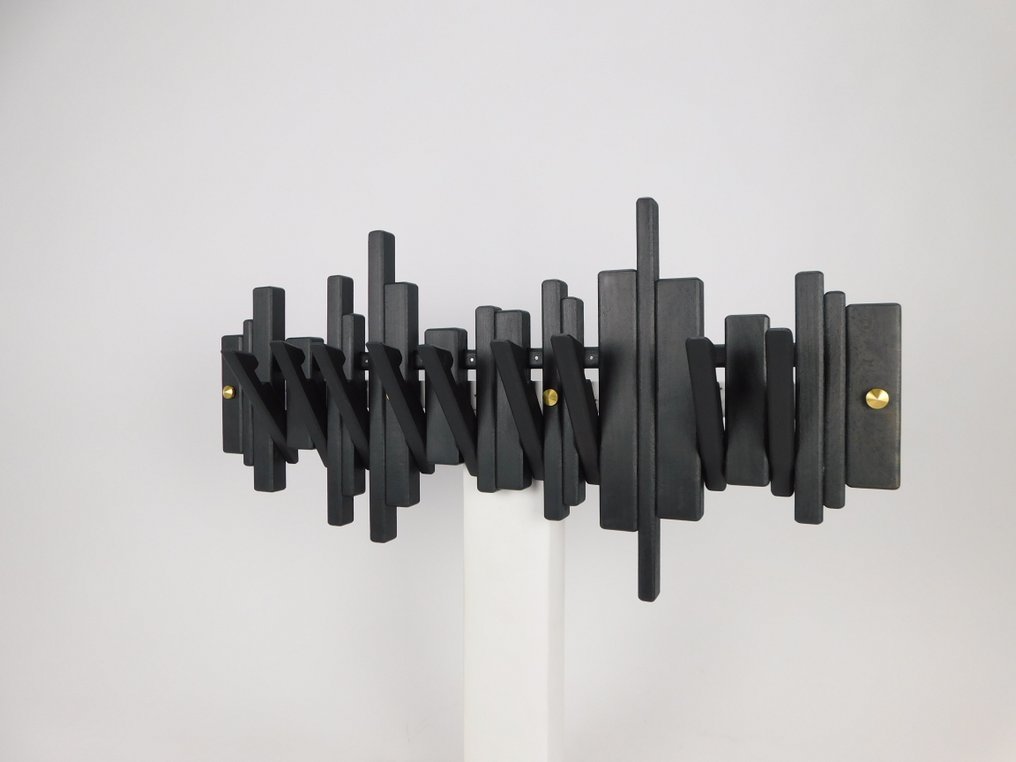 Wilk Brothers Furniture - Sebastian Wilk - Κρεμάστρα παλτό - Type3 70 Μαύρο - Ορείχαλκος, epoxy, Οξιά, Χάλυβας - Κρεμάστρα παπουτσιών πιάνο #4.3