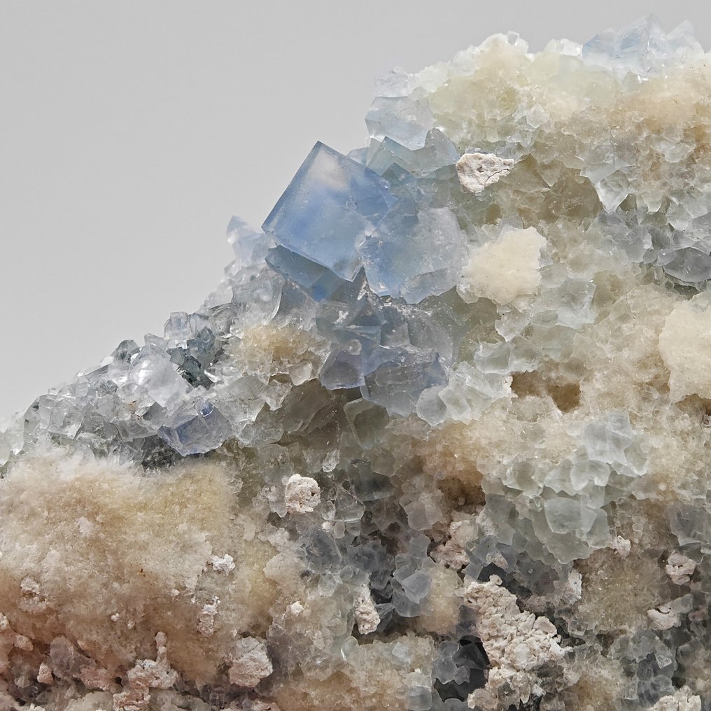 Τετράγωνη φθορίτης azzurra, Ηνωμένες Πολιτείες, σπάνια Κρύσταλλοι στη μήτρα - Ύψος: 86 mm - Πλάτος: 61 mm- 191 g #1.0