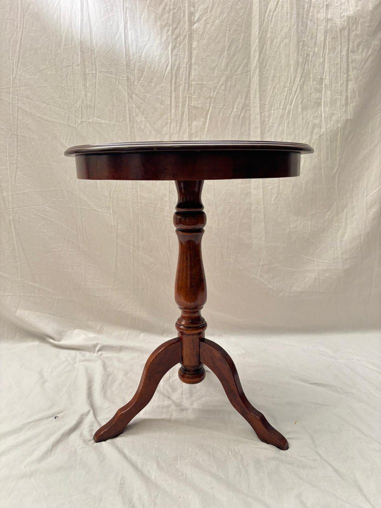 边桌 - 边几配有精细雕刻 - 木 #3.2