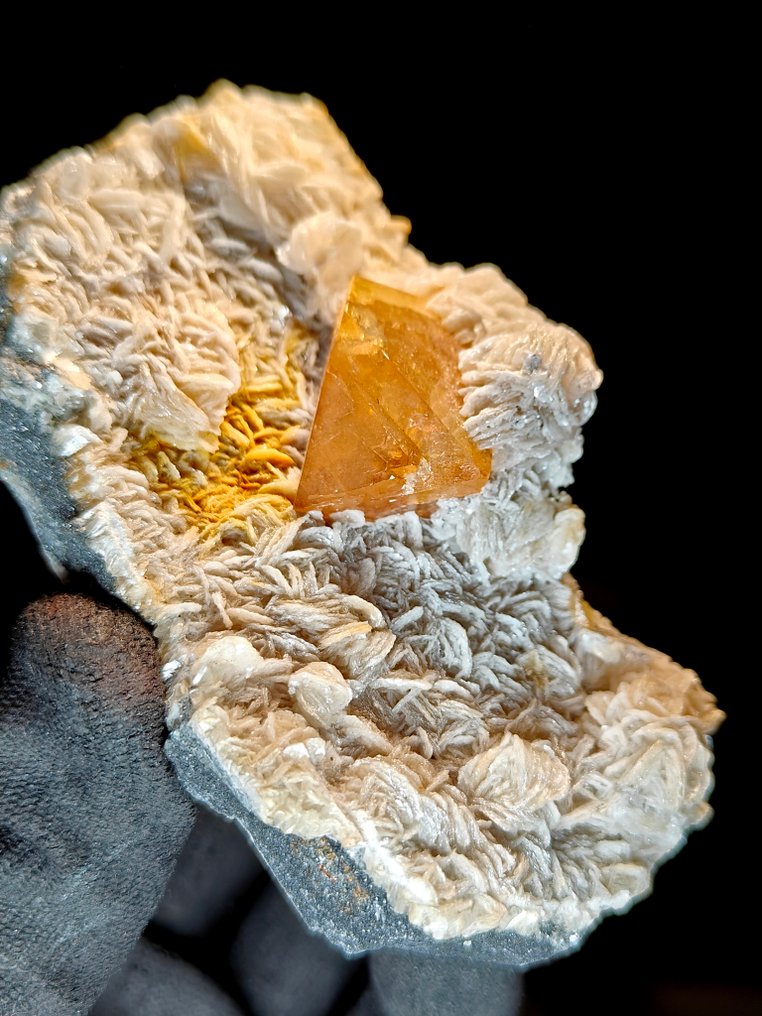 Scheelit Krystaller i indlejring - Højde: 10 cm - Bredde: 7 cm- 318 g #1.0