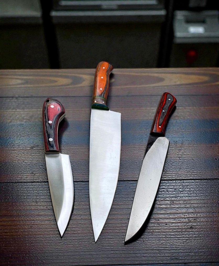 Set of THREE, Hand-Forged with Old Steel, Japanese Style Knives from Elite - Coltello da cucina - Chef's knife - Acciaio, Legno, Set squisito di 3 coltelli vintage in acciaio giapponese vecchio forgiato a mano. - Giappone #1.0