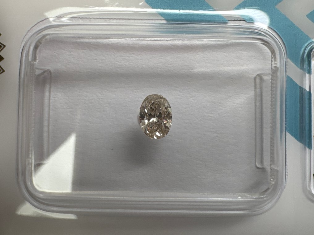 沒有保留價 - 1 pcs 鑽石  (天然彩色)  - 0.24 ct - 橢圓形 - Light 褐色 - VVS2 - 國際寶石學院（International Gemological Institute (IGI)） - W-X #1.0
