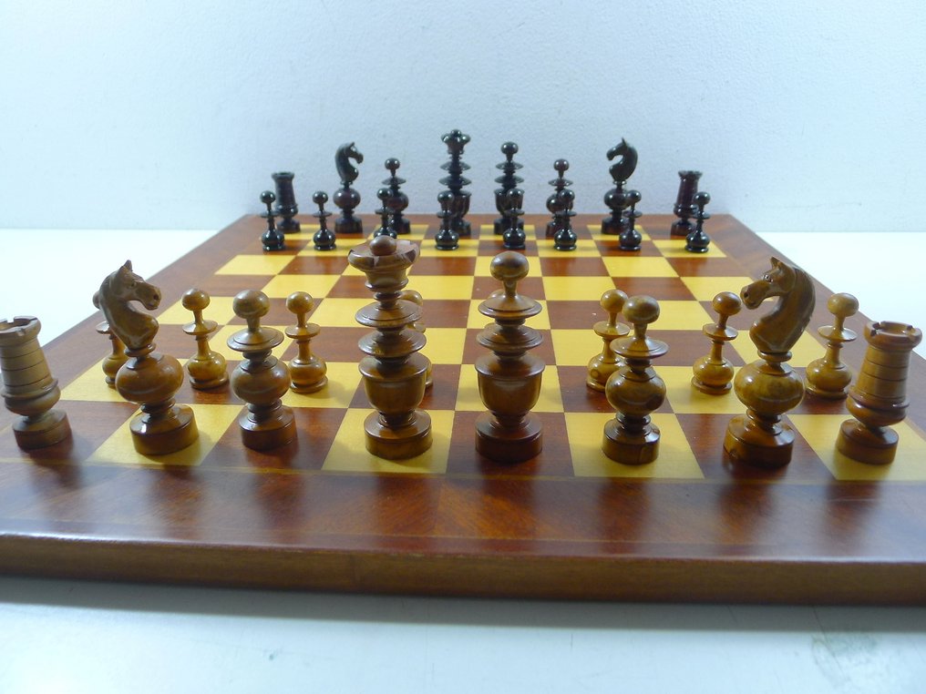 Jeu d'Échecs Modèle Régence du Café de Paris - LA RÉGENCE - Chess set - La REGENCE - Boxwood natural and stained in black varnish. #2.1