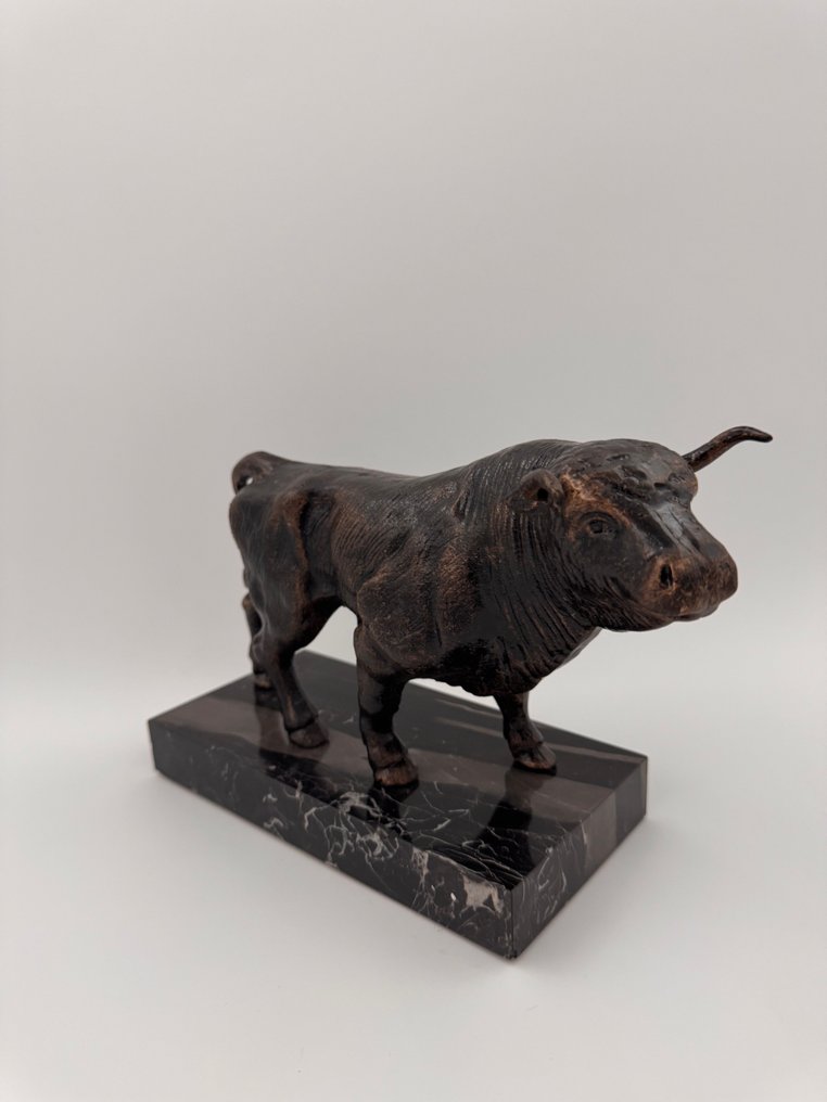 In stijl van Pierre Jules Mene (1810-1879) - Statua, Stier - 28 cm - Bronzo, Marmo #1.0