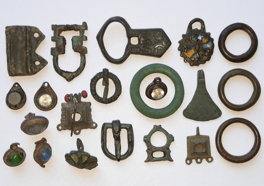 中世纪 一套美丽的中世纪青铜器（21件）  (没有保留价) #4.3