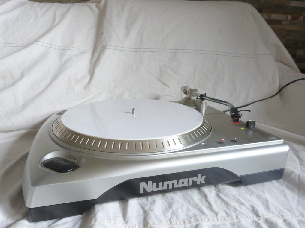 Numark - TT-USB Audiophile High Fidelity Quick Start Turnable Turntable #1.0