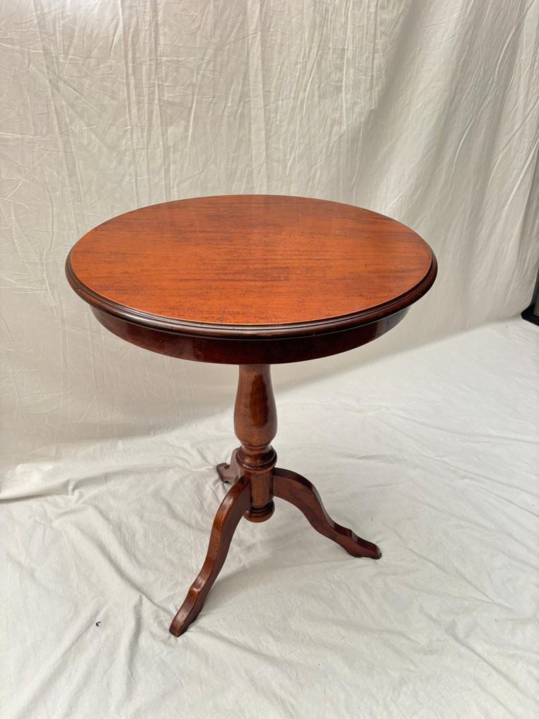 边桌 - 边几配有精细雕刻 - 木 #1.0