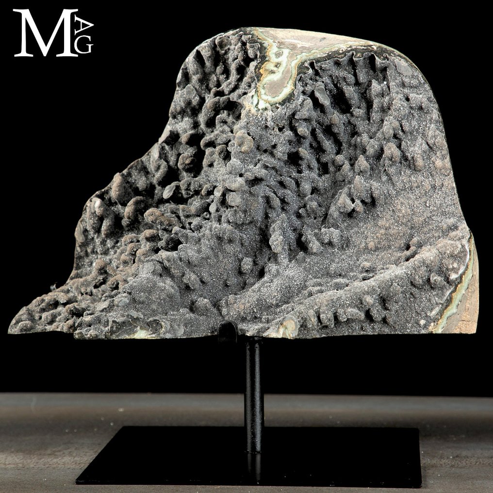 Ειδική Συλλογή Δειγμάτων Γκρίζα αμέθοδος γεώδης – Βοτριοειδής διαμόρφωση και δευτερογενής ανάπτυξη πυριτίου. - Ύψος: 280 mm - Πλάτος: 270 mm- 8424 g #1.0