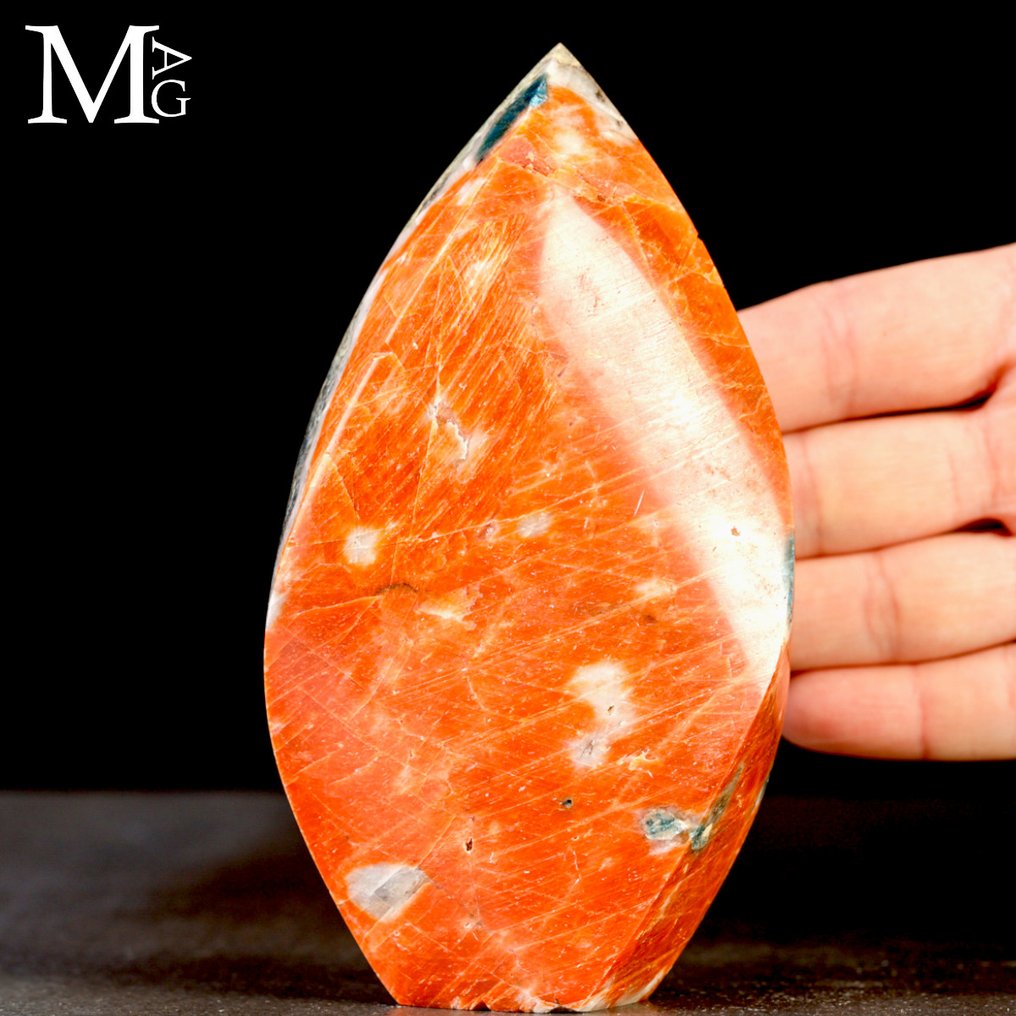 Rare minerals combination: orange calcite, blue apatite, flame. - Height: 130 mm - Width: 70 mm- 540 g #1.0