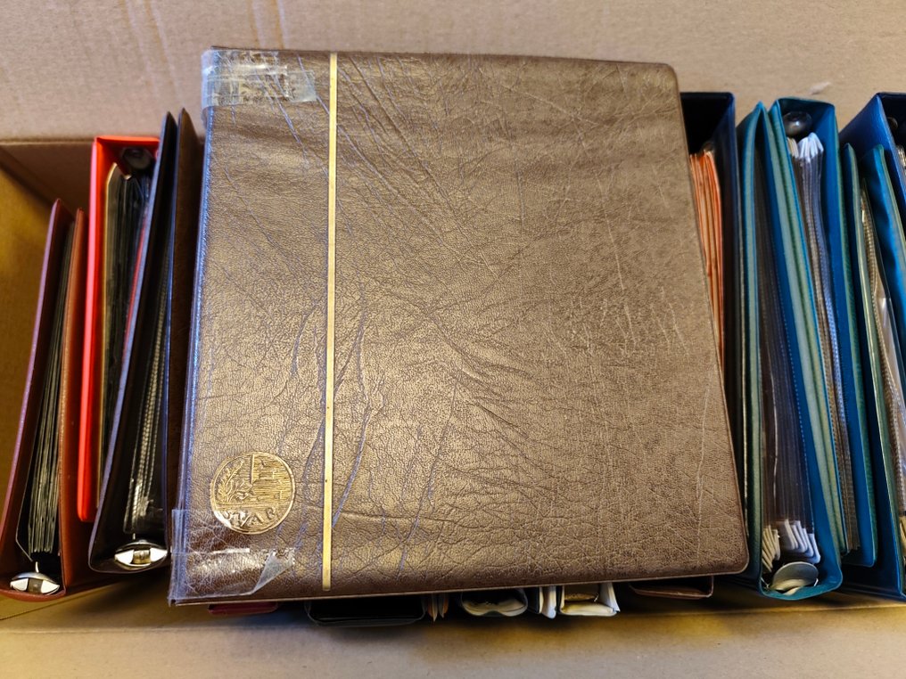 World. Lot of ± 13 kilo of 20 coin albums (No Reserve Price) #1.0