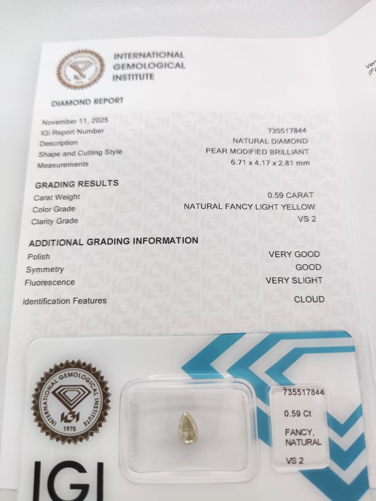 没有保留价 - 1 pcs 钻石  (天然色彩的)  - 0.59 ct - 梨形 - Fancy light 黄色 - VS2 轻微内含二级 - 国际宝石研究院（IGI） #3.2