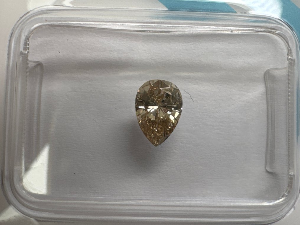 No reserve price - 1 pcs Diamond (Natural coloured) - 0.40 ct - Pear - Fancy light Brownish, Yellow - I1 - International Gemological Institute (IGI) #1.0